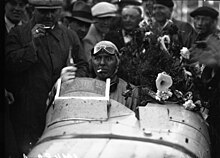 Photo d'Achille Varzi, au volant de sa voiture juste après sa victoire au Grand Prix de Monaco 1933.