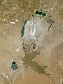 بحيرة ساري قميش في أسفل اليسار، ودلتا جيحون وما تبقى من بحر آرال