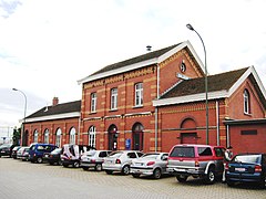 La gare de Bilzen, un bâtiment standard des chemins de fer belges