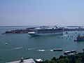 Nave da crociera in uscita dal porto in transito nel bacino San Marco