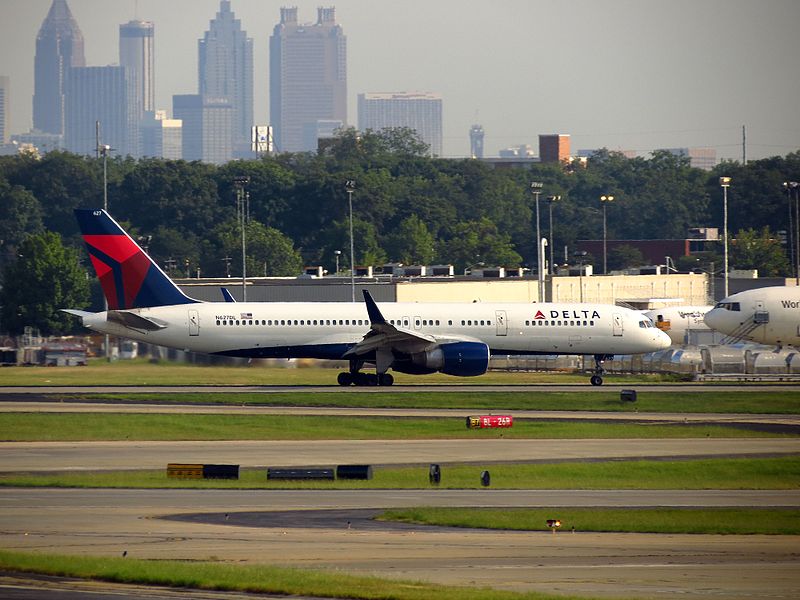 File:Delta plane and Atlanta skyline.jpg