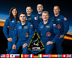 Da sinistra: Sunita Williams (Comandante), Juri Malenčenko, Akihiko Hoshide, Evgenij Tarelkin, Oleg Novickij, Kevin Ford