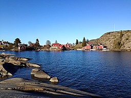 Grisslans fiskeläge fotograferat söderifrån.