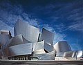 La Sala de Conciertos Walt Disney (The Walt Disney Concert Hall en inglés) situada en el 111 de la calle Grand Sur en el Centro de Los Ángeles, California (Estados Unidos). Por Carol M. Highsmith.