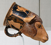 Rhyton ático con forma de cabeza de oveja, atribuido al llamado pintor de Londres (ca. 460 a. C.).