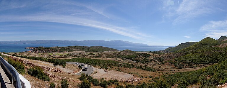 Vue panoramique sur le lac d'Ohrid et Lin.