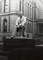 Глядя на юго-восток на памятник Линкольну в Вабаше, штат Индиана, автор Чарльз Кек. Фото с сайта SIRIS..jpg