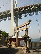 鳥居と関門橋