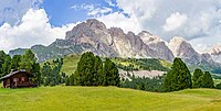 Đồng cỏ Pastura de Ncisles với hệ tầng Roa blancia và đỉnh Odles trong Công viên Tự nhiên Puez-Geisler (Dolomites).
