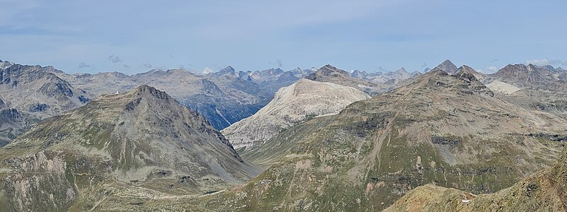 Piz Lagalb, Piz Alv, Piz Minor und Piz dals Lejs (v. l.), aufgenommen vom Piz Ursera (für Annotationen der einzelnen Berge aufs Bild klicken)