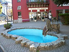 Place devant la Mairie.