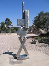 David Smith, Cubi VI (1963), Israel Museum, Jerusalem. David Smith was one of the most influential American sculptors of the 20th century. SMITH CUBI VI.JPG