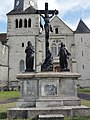 Calvaire dans l'enceinte de l'église Saint-Erme.