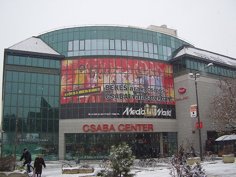 Datei:Shopping center in Békéscsaba.JPG