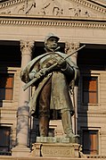 Estatua frente al Capitolio