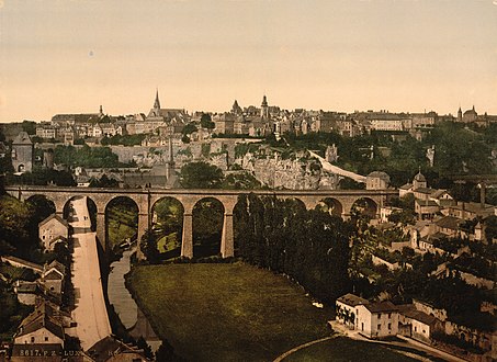 D'Dinselpaart ganz lénks, iwwert dem Pafendaller Viaduc (ëm 1890/1900)