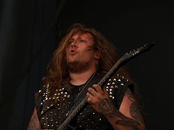 Tommi Hoffren Deathchainin riveissä vuoden 2013 Tuska Open Air -festivaalilla.