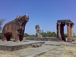 Eran – Varaha, Tempelvorhalle (mandapa) und Vishnu-Skulptur