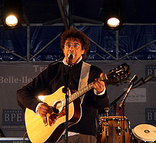 http://upload.wikimedia.org/wikipedia/commons/thumb/2/2e/Voulzy_Concert_Belle-Ile_(2).jpg/220px-Voulzy_Concert_Belle-Ile_(2).jpg