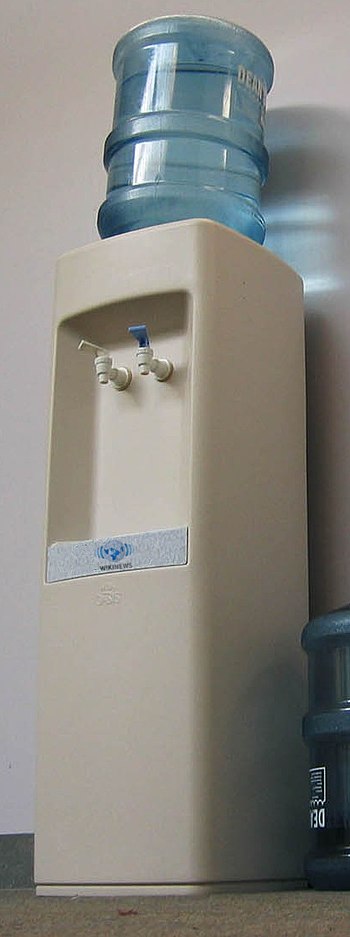 English: Picture of a water cooler with a litt...