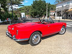 Le profil et la poupe d’une Alfa Romeo Giulietta Spider construite entre 1955 et 1962.