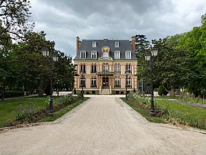 Le château Saran, dans le parc Heller.