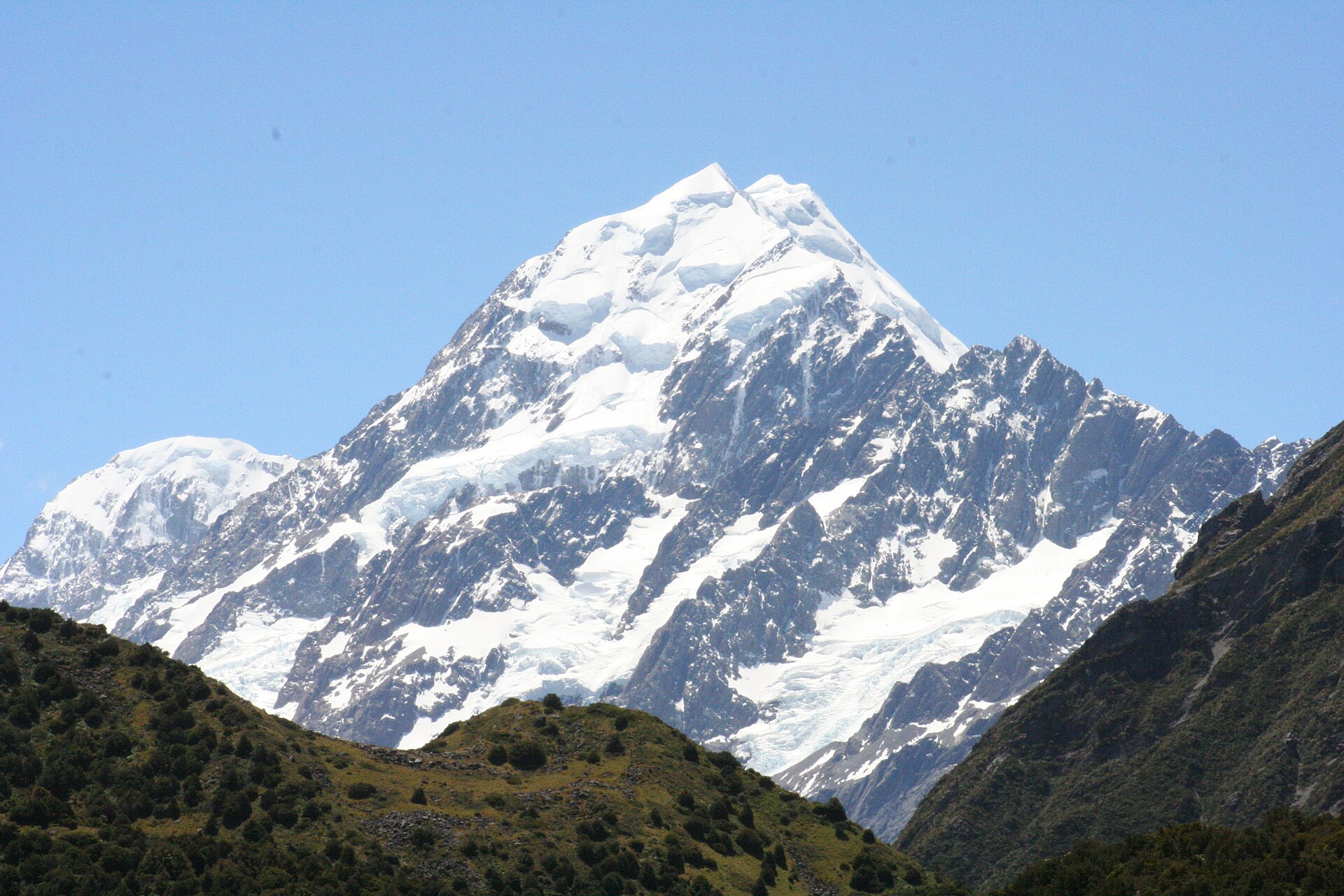 1920px-Aoraki_-_Mount_Cook_and_Mount_Hicks.jpg