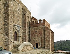 Ingang van de burchtkerk Nuestra Señora de los Dolores