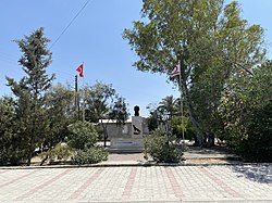 Beyköy Meydanı ve Atatürk büstü