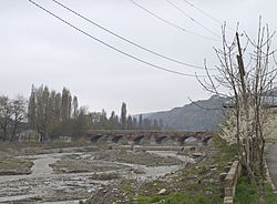 The arch bridge over the Qudyalçay connecting Quba (left) and Qırmızı Qəsəbə (right)