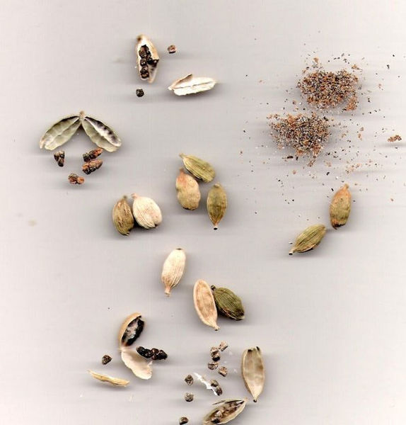 Green cardamom seeds and seed pods