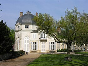 La mairie hébergée dans le château