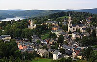 Die alte Bergstadt Eibenstock mit der Talsperre im Tal der Zwickauer Mulde