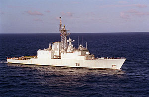 HMCS Huron (DDG 281) идет 1999.jpeg