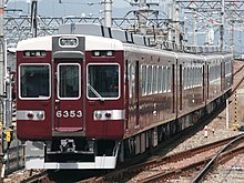 嵐山線で運行される6300系4両編成。桂駅にて