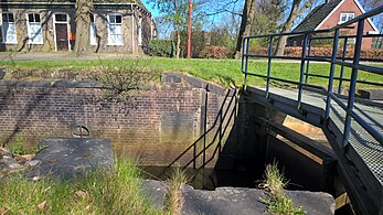 Ponte sobre pequeno canal em Achtkarspelen