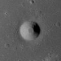 阿波罗12号拍摄的直径2公里的兰斯伯格 P，距登陆点东北仅23公里。