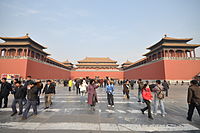 紫禁城（北京宮城）の午門。両翼前面に伸びた城闕（じょうけつ）が特徴的