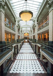 The Luce Foundation Center for American Art on the third floor of the Smithsonian American Art Museum. Luce Foundation Center for American Art 13.jpg