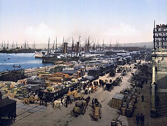 Quai de la Joliette et Messageries maritimes dans le port de Marseille vers 1900.