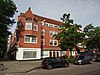 Etagewoningen in verstrakte Amsterdamse School-stijl