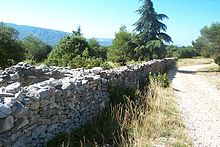 The 18th-century mur de la peste (plague wall), Provence Mur de la peste.jpg