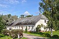 Herrenhaus Plawen (Pļavmuiža) aus dem 19. Jahrhundert, heute Schule, Volkshaus und Bibliothek