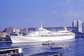 P&O Liner Canberra & Sydney, паром LADY EDELINE и судно на подводных крыльях FAIRLIGHT на Circular Quay 4 марта 1974 года.