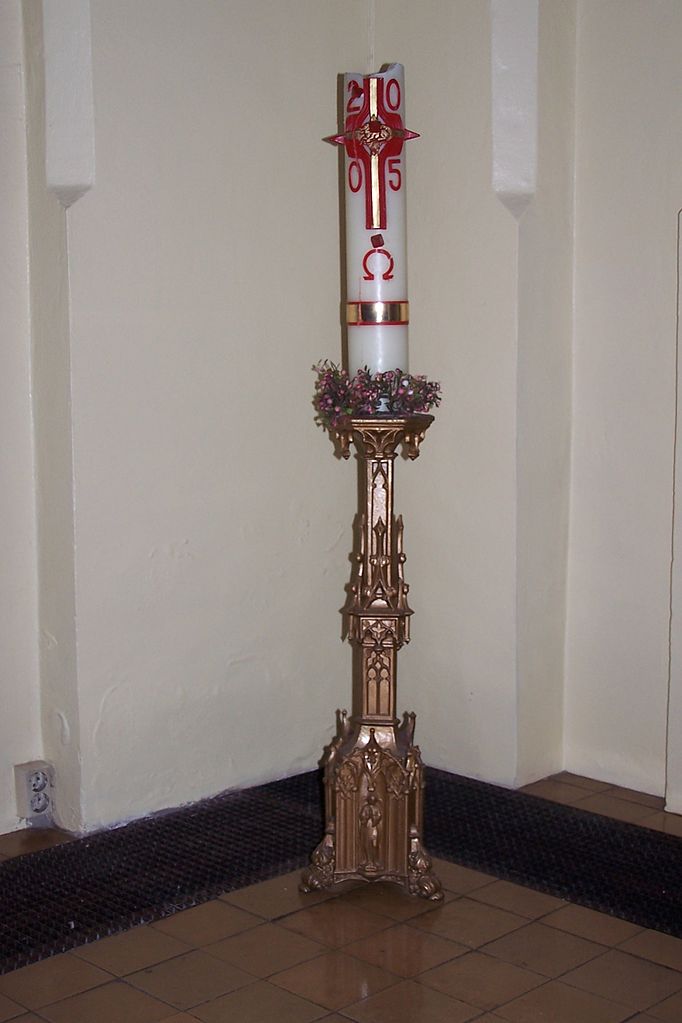 http://upload.wikimedia.org/wikipedia/commons/thumb/2/2f/Paschal_candle01.JPG/682px-Paschal_candle01.JPG