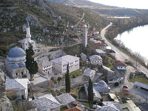 Панорама Почитеља у Херцеговини, историјског града медитеранско-оријенталног карактера.