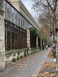 Clôture de l'ancienne halle aux vins, quai Saint-Bernard.
