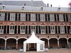 Eerste Kamer der Staten Generaal: eertijds verblijf van de Staten van Holland (met Mauritstoren en vergaderzaal van de Eerste Kamer)