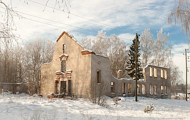 Разрушенный дом офицеров в Гардене
