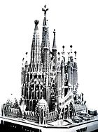 Sagrada Famílias slutliga gestaltning efter att Antoni Gaudí valt att rita om hela kyrkan. Vy från väster.